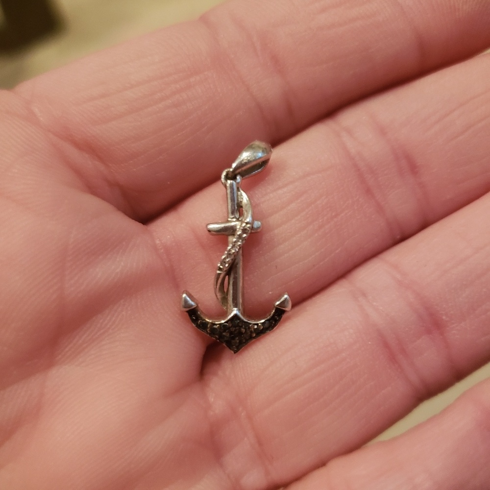 Anchor necklace